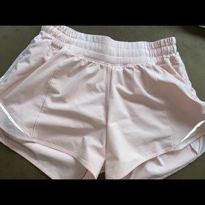 lululemon hotty hot shorts 4 inch